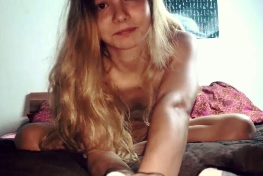 Lola-LaCita: AUA! RIESEN-DILDO ZU GROß FÜR MEINE ENGE P***y