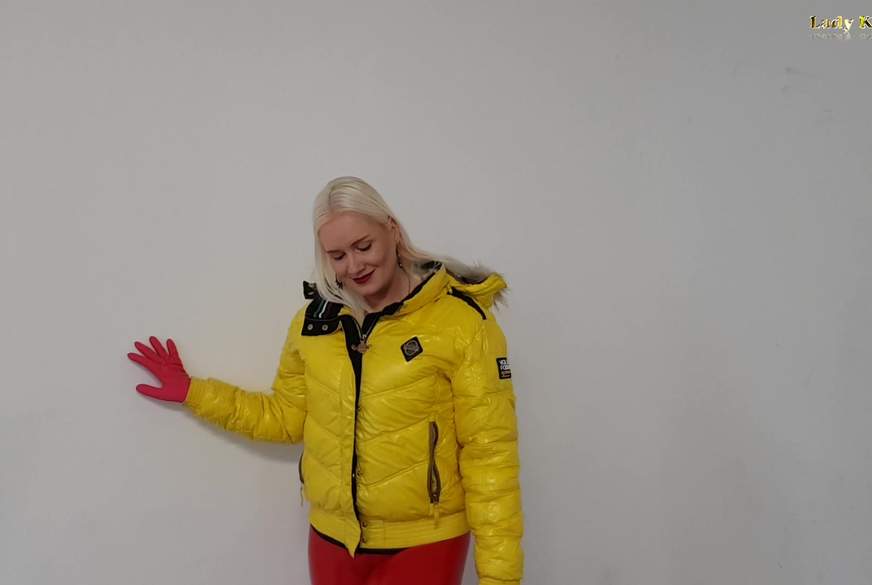 Der Putzsklave darf meine gelben Hunter Gummistiefel l****n von LadyKarame