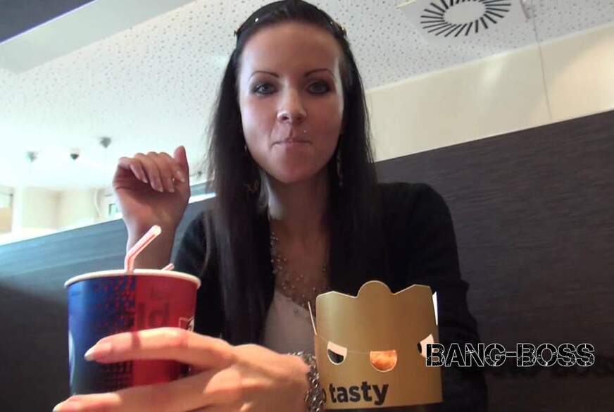 BANG-BOSS: Model im Fastfood Laden g*****t