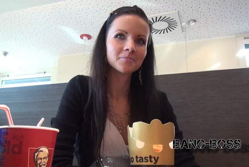 Model im Fastfood Laden g*****t von BANG-BOSS pic2