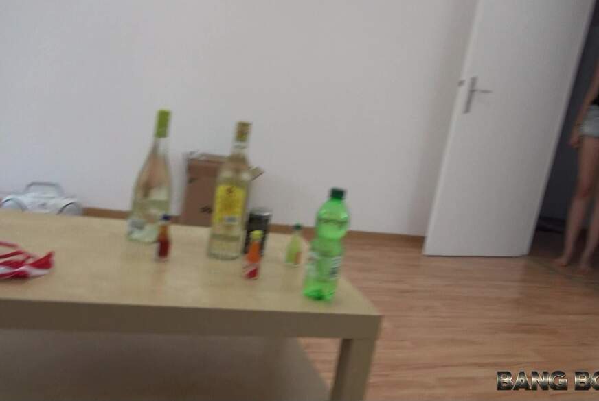 BANG-BOSS: Leonie - Naiv und ung*****t - das erste mal vor der Kamera eing******n !!!