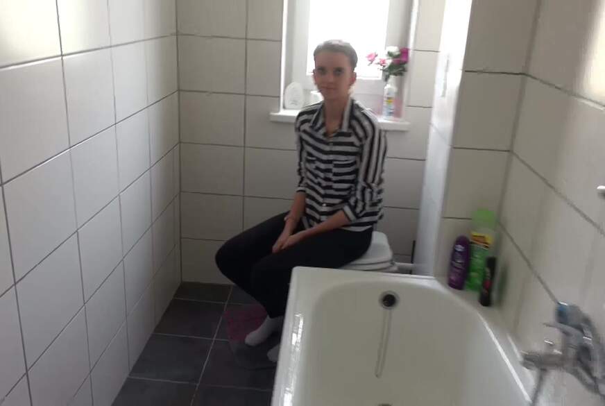 Ist sie zu j**g zum schlucken?! von BANG-BOSS