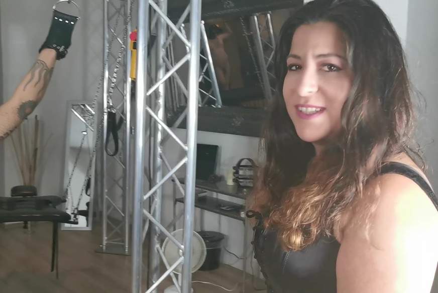 Sklave von 2 Ladys ausgepeischt von LadyAyse