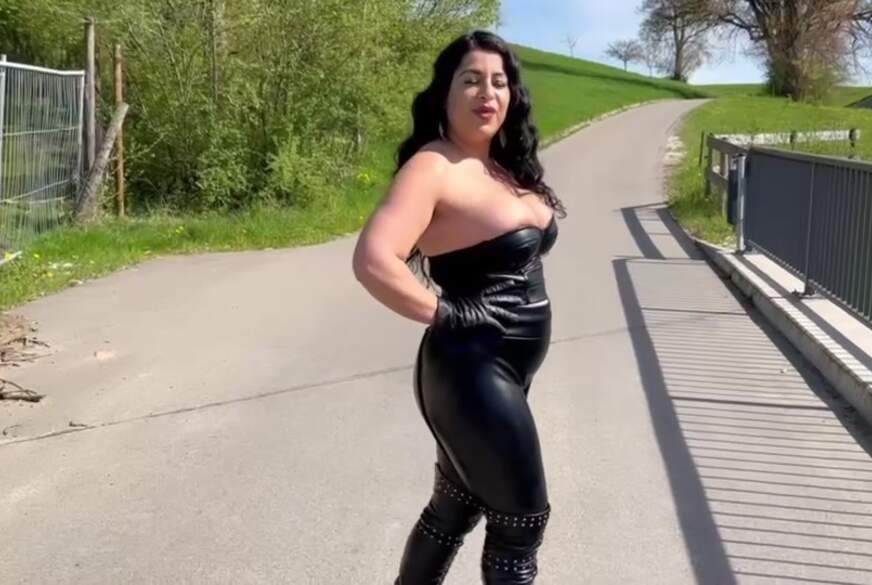 LadyAyse: Outdoor Session
