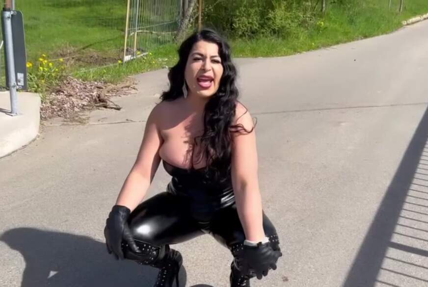 LadyAyse: Outdoor Session