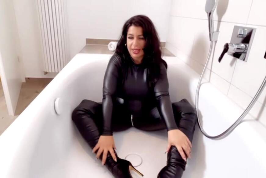 LadyAyse: N**ses Leder macht dich geil