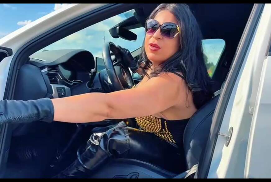 Tür geht auf Dominanz tritt aus Türkische G********n in Leder von LadyAyse pic4