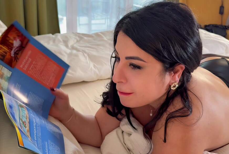 Ich liege nackt in Halterlosen  Pumps und ignoriere dich von LadyAyse pic3