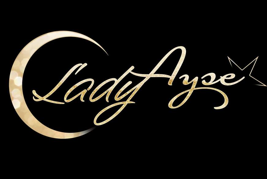 LadyAyse: Stille Dominanz in der Dusche
