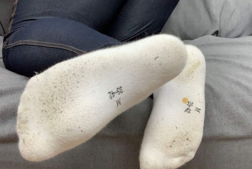 Süße Füße in d*****gen weißen Socken von Abby-Strange
