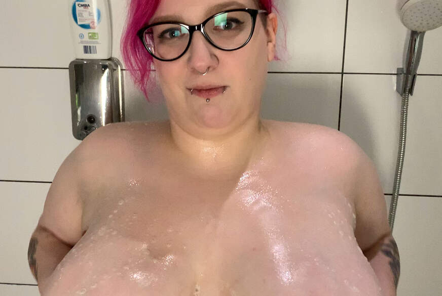 Frisch g*****t! Ab unter die Dusche von Abby-Strange