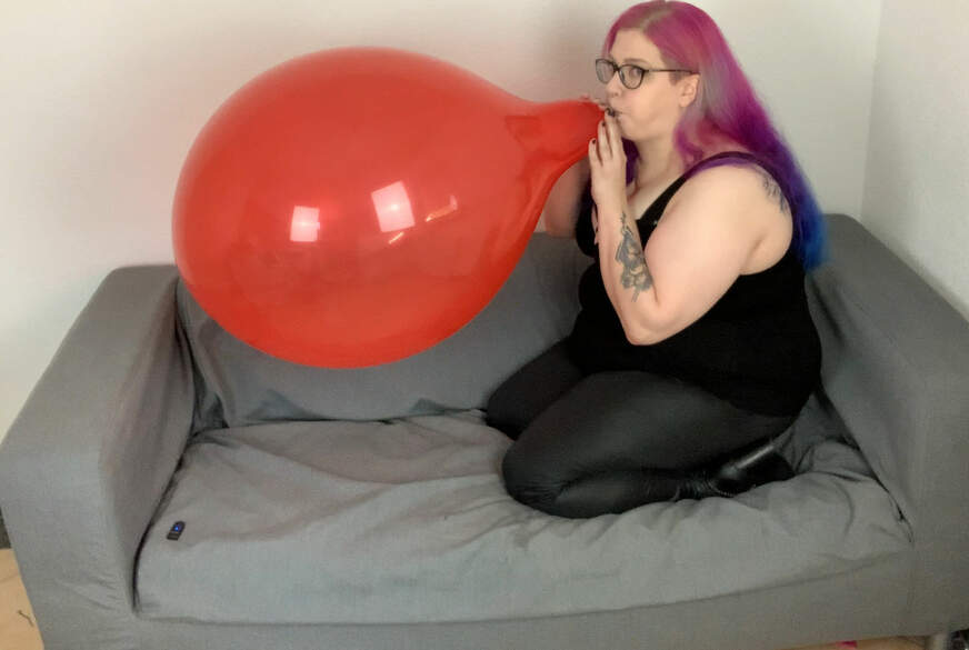 Roter Luftballon B**w to Pop von Abby-Strange