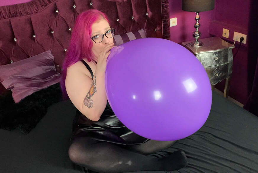 17 inch Ballon aufg******n und sit to pop von Abby-Strange