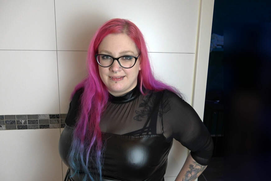 Curvy-Lucy und User schlucken meine P***e von Abby-Strange