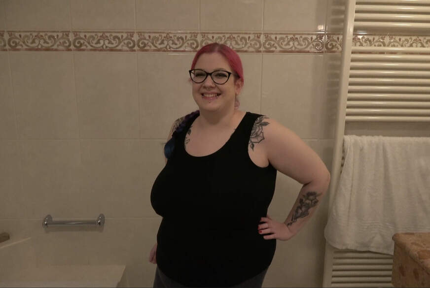 Heftiger P**s Strahl in die Badewanne von Abby-Strange