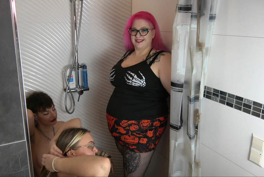 P**s Fest zu dritt mit Golden Shower von Abby-Strange