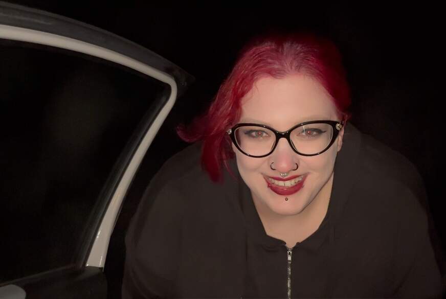 Abby-Strange: Am Autobahn Parkplatz in den Schnee g*****t