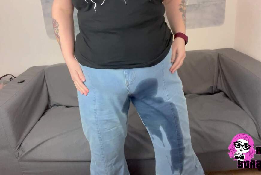 Abby-Strange: Jeans P**s in die geile Schlaghose