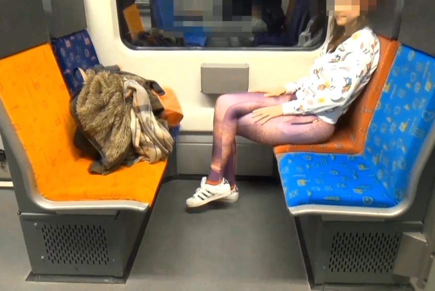 Megakrank!!! Vor der S****e C******e-Quicky mitten in der S-Bahn von Lisa-s**k