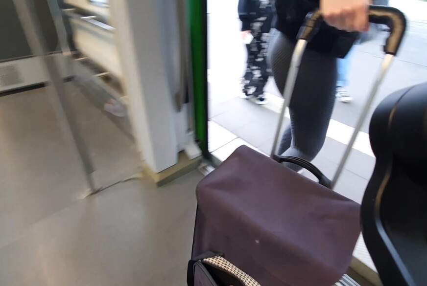 Megakrank..s*****z mitten in der S-Bahn zum explodieren gebracht von Lisa-s**k pic2