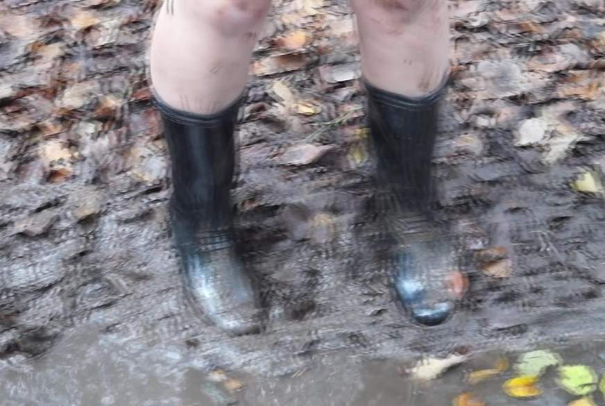 Wetlook Gummistiefel spaziergang und plötzlich muss ich pi....en!? Mega Dreist von SmiraIce pic3