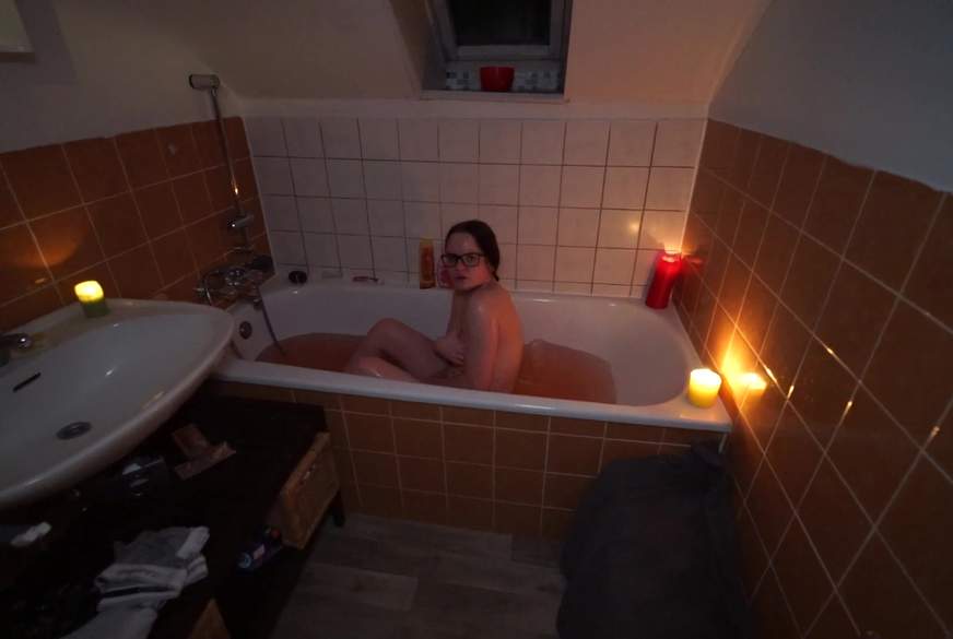 Lina-Klein: Beim baden vom S*********r überrascht! Was hab ich nur getan ????