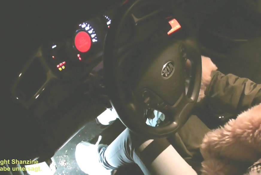 Shanzine: Auto verreckt dem Retter angemessen gedankt