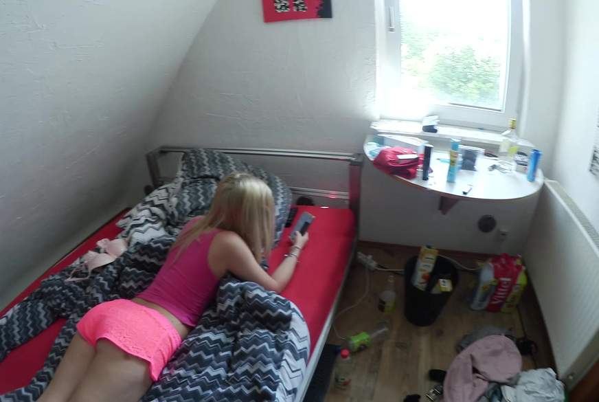 Lina-Linchen: Faule S******e bekommt A***h und P***y z******t