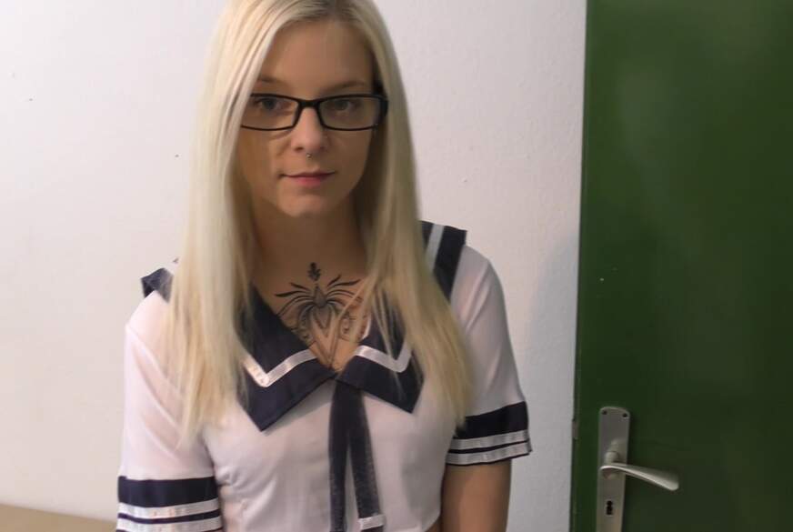 Lina-Linchen: S*****zhafter A*******k vom Nachhilfel****r!