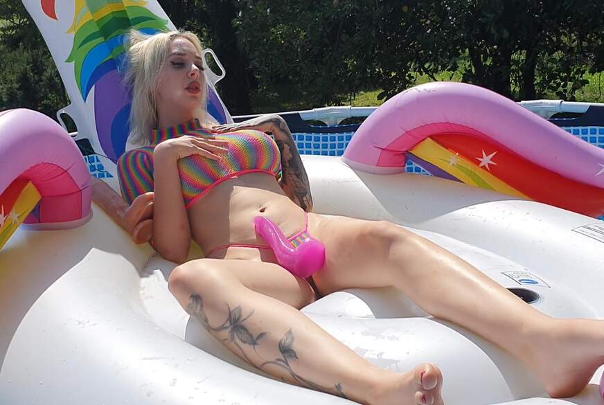 XXL D*******k Rainbow Outdoor im pool von StellaCinderella