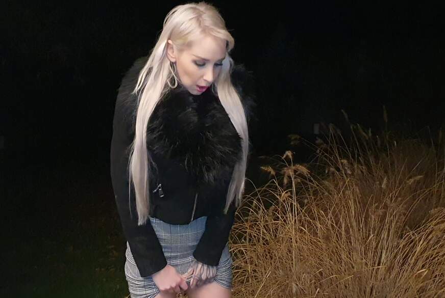 A*******t outdoor in lack heels es dampft von StellaCinderella