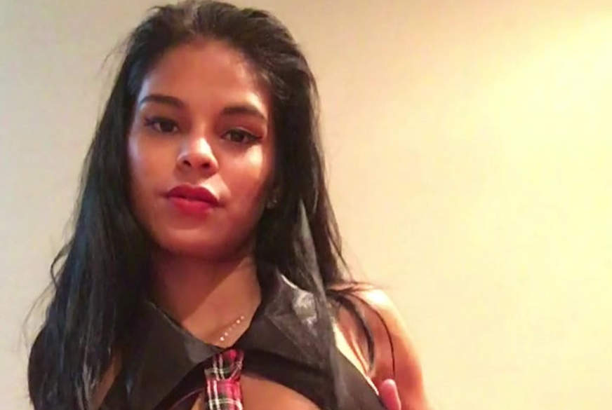 LatinaQueenBee: Geil und tief für Euch das F******n g******t und meine Füsse gezeigt