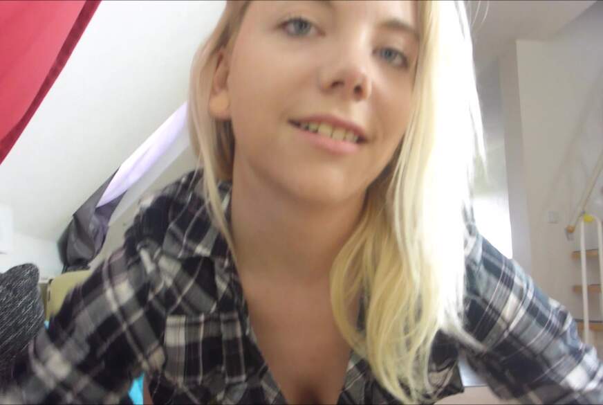 JuleStern: Ich masturbiere beim Nylon-Footjob in POV