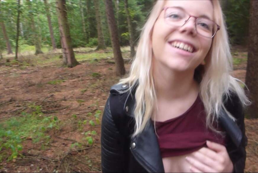 JuleStern: Geiler Public-f**k im Wald