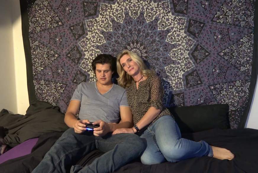 DesireeLick: 18 Jährigen Stiefs**n verführt