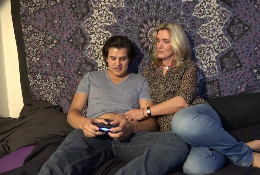 18 Jährigen Stiefs**n verführt von DesireeLick pic3