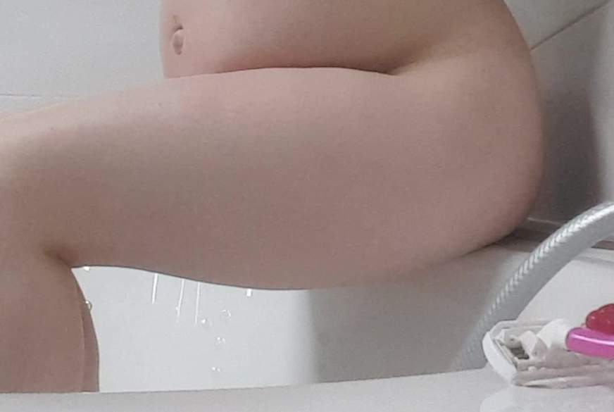 Dirty-Devil-Sarah: Dauergeile S*******re bei M****irasur!