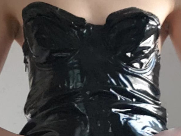 Schau mir zu wie ich strippe, bis ich alle Kleidungsstücke abgelegt habe. 
* Video gehört zu meinen ersten stripversuchen!!
Jetzt für euch zum Einführungspreis nur bis 20.01.20 20:00 Uhr! Nicht verpassen!