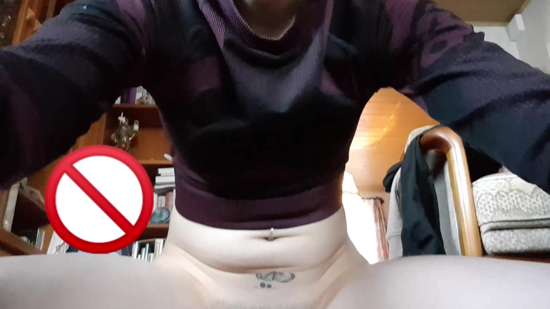 Da in meiner Wohnung 2 sexy Männer zugange waren, war ich bei meiner Oma. 
Sie war an diesem Vormittag nicht da und meinte nur:\