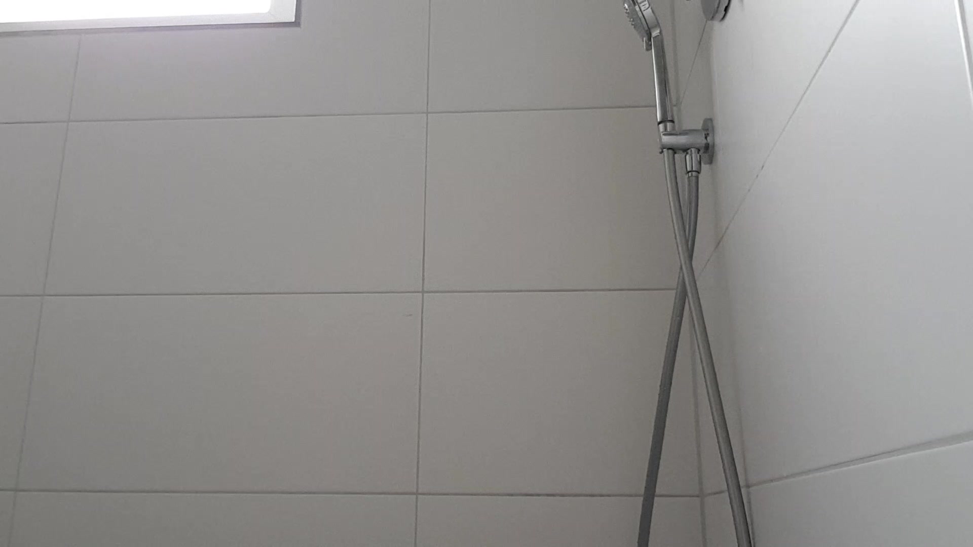 Natural Bitch - kein perfekter Körper, dafür aber real!

Schau mir zu wie ich mich mit einem Ölduschgel abdusche. 
(Pussy nicht frisch rasiert)
*Intimpiercing

Ich hoffe dir gefällt mein Video