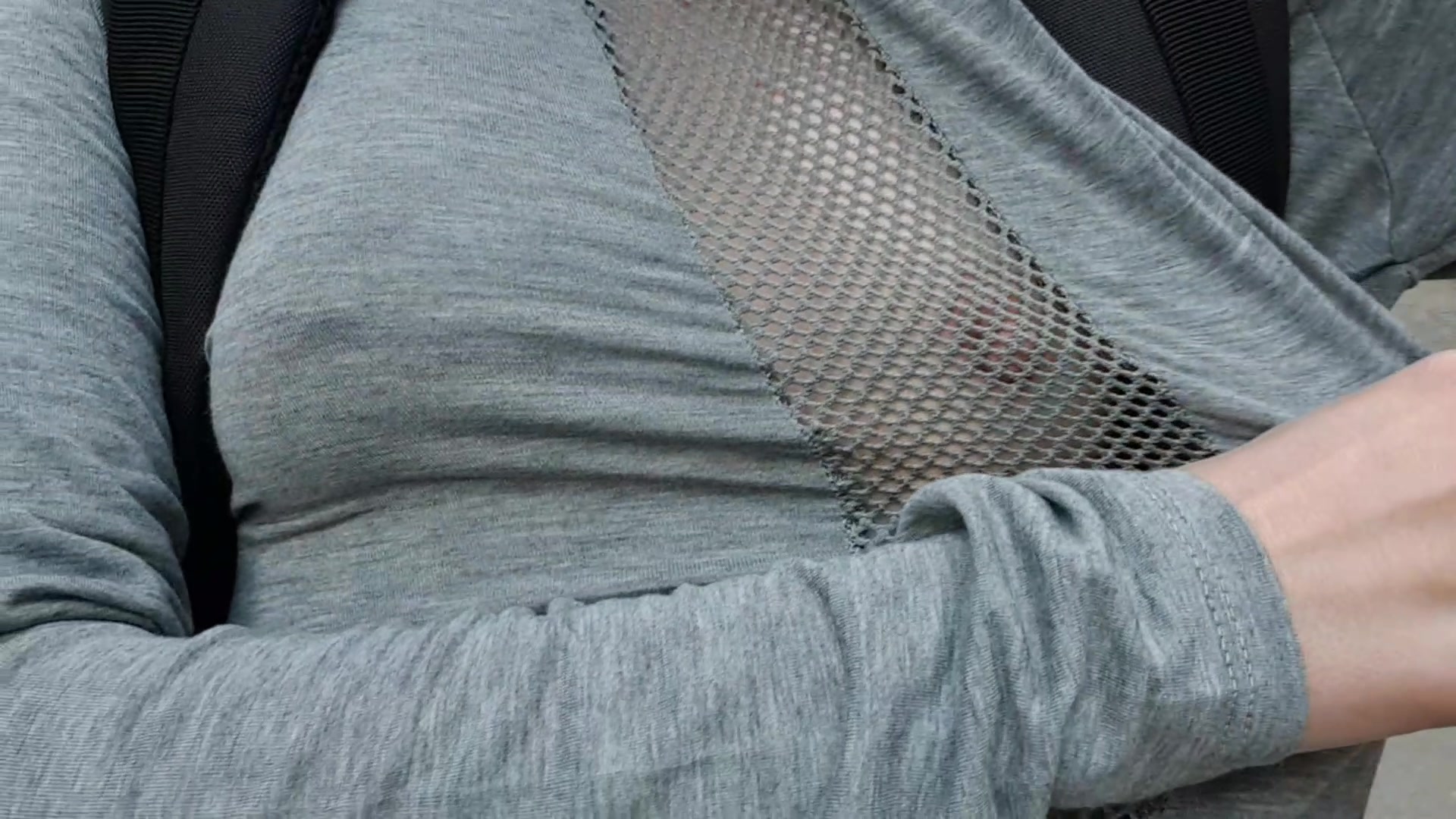 Obwohl ich noch einmal Hand angeleckt habe, konnte ich trotzdem nicht mehr schlafen.
Da alleine im Bett liegen mir, dann doch etwas zu trocken war, bin ich heute schon sehr früh in die Stadt gegangen. Da dort um die Zeit auch noch kein Action war, habe ich spontan für dich diese Video gedreht und selber bisschen Action gemacht....