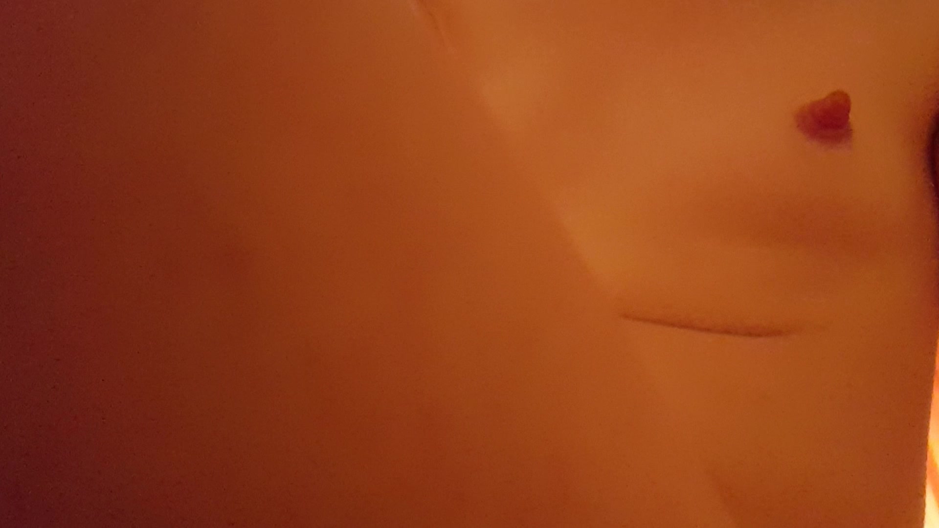 Heute habe ich meinen neuen Body anprobiert und wurde dabei so geil, dass diese Videos für dich entstanden sind. Spontan und Real! 
Teil 1 Schau mir beim strippen zu 
Teil 2 Als ich dann nackt war, konnte ich die Finger natürlich nicht von mir lassen. Schau mir bei einer heißen Intimmassage auf dem Küchentisch zu, bei der meine Pussy vor Lust nur so \