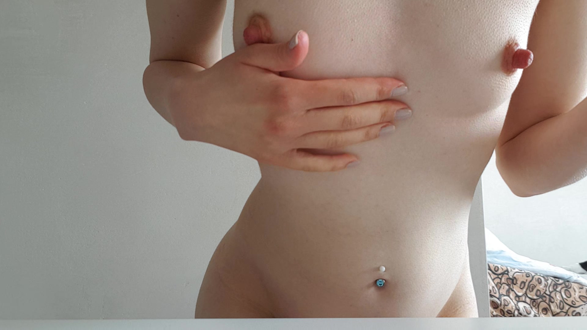 Hallo mein Schatz, ich hoffe es geht dir gut. Ich habe dieses mal nicht nur schwarze Dessous bestellt, soll ich mit braun/beige \