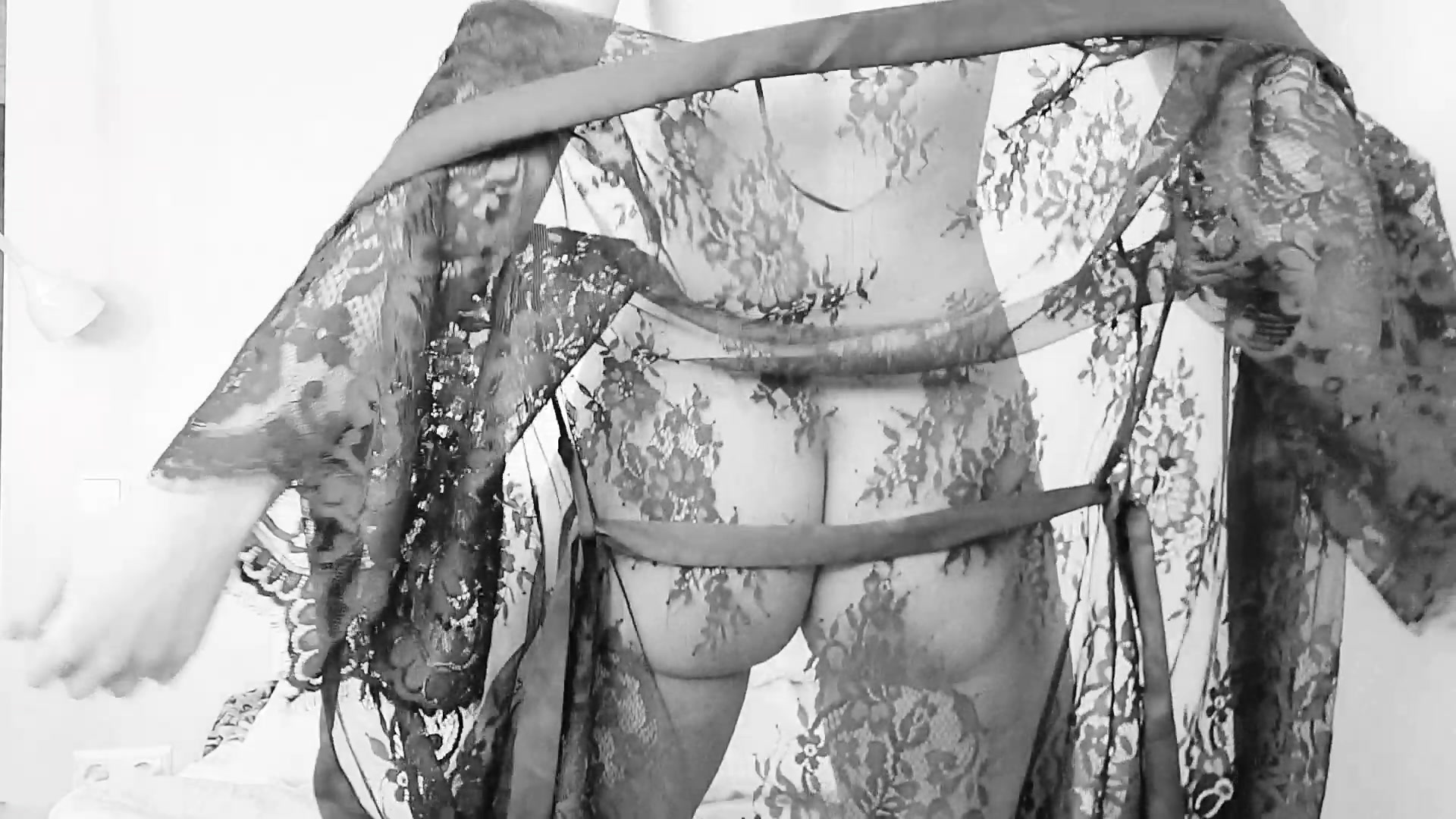 Hallo mein Schatz,
leider kam Santa bei mir zu spät, zu allem übel dachte ich das man den Artikel öfter benutzen kann und ich nicht nur einmal was davon habe...
Da der Artikel zu spät kam, hast du das Glück, dass du zu dem Weihnachtsvideo noch mal eines bekommst.. 
Ich hoffe dir gefällt das Video!