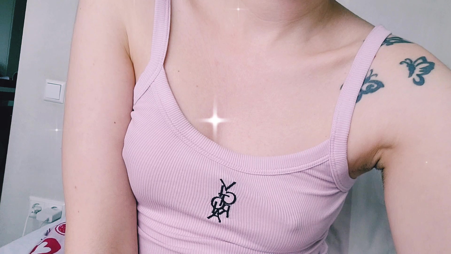 Nicht lange schnackeln fackeln, sondern gleich den Milchshake wackeln!
100% echte, spontane, Amateur Geilheit, kein gestelltes Theater!