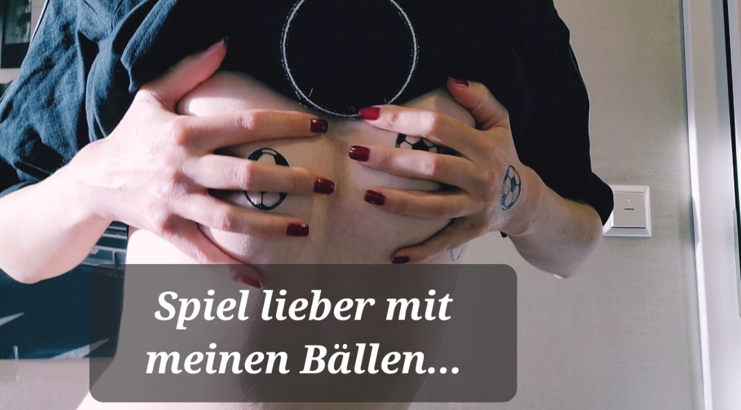 Hallo Schatz, die WM 2022 ist eine Schande, daher schau lieber meine Videos statt die WM an! Für dich ZUM GÜNSTIGEN VIDEOPREIS! Obwohl ich pleite bin, aber mein Moral ist noch höher wie der vom DFB...Home made mit Liebe statt gegen Menschenrechte. 
DANKE FÜR DEINE UNTERSTÜTZUNG!