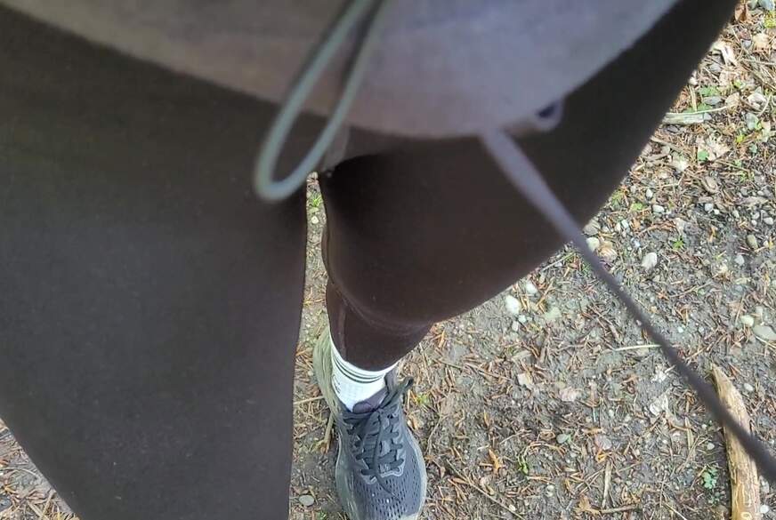 Lou-ShayenneVolpe: Auf Waldweg gepinkelt 2 2023