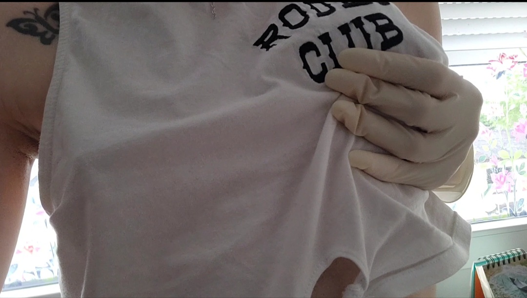 Hallo mein Schatz, lust auf ein bisschen Dirty talk von mir? 
Spezial Video mir Dirty Talk.
Während ich meine Wohnung putze könntest du doch meine Muschi putzen, was hältst du von der Arbeitsaufteilung?