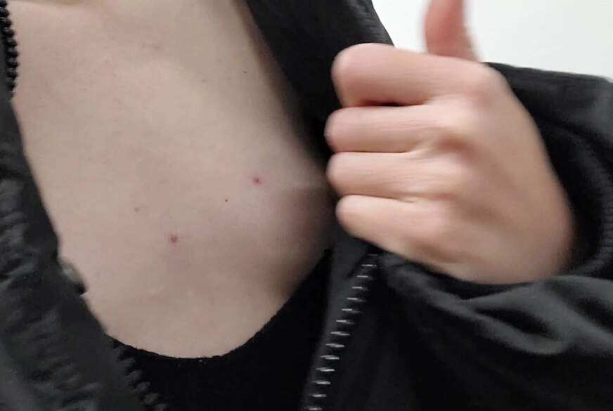 Lou-ShayenneVolpe: Daily Geilheit! An den Nippeln spielen und blanke Titten im Supermarkt!