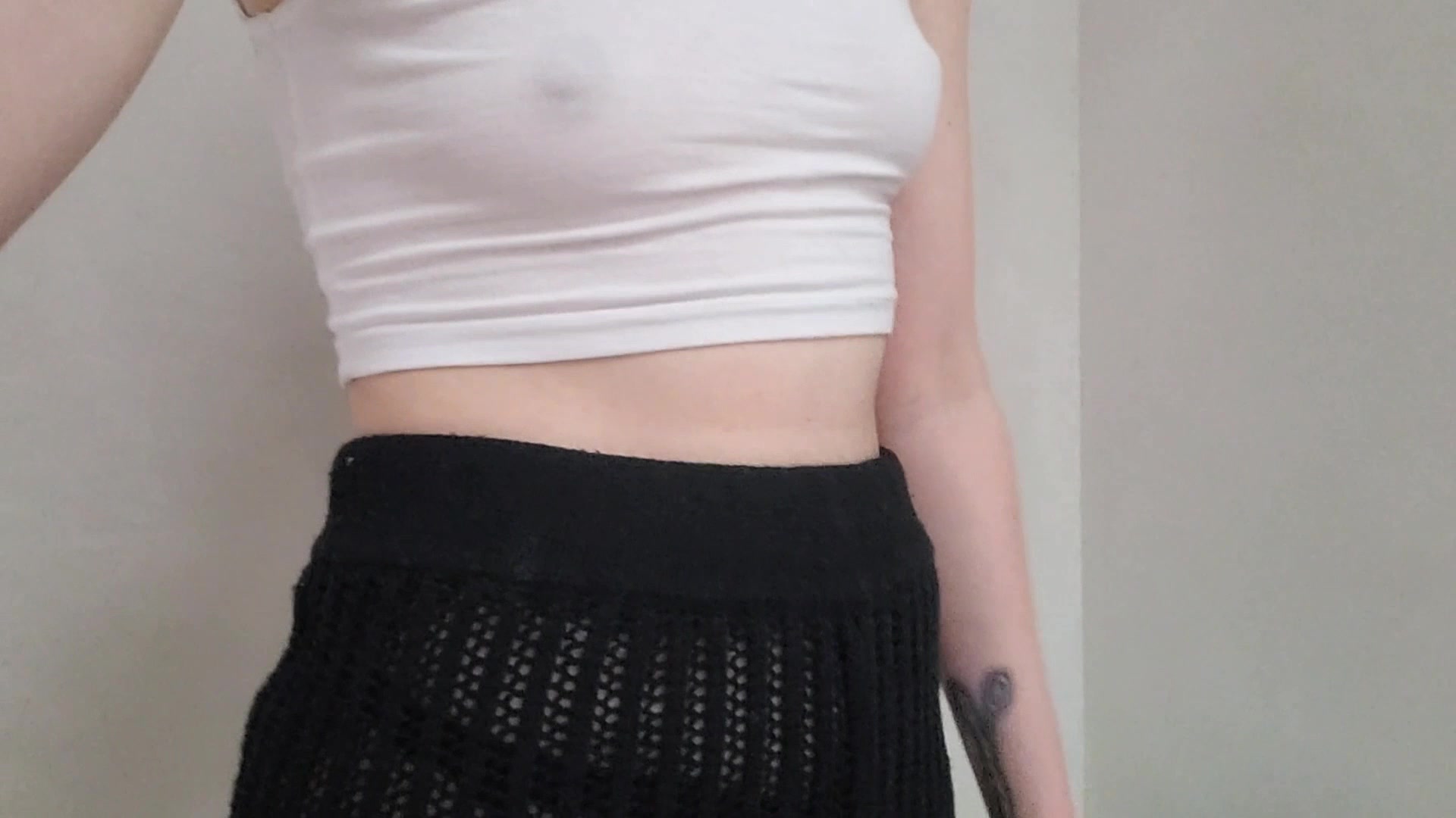 Mal wieder ein normaler Tag in meinem Leben, endete mit einem feuchten Höschen. 
Was der Paketbote wohl von mir dachte...
Mir auch egal ich hoffe er bringts mir nach meinen Erwartungen..